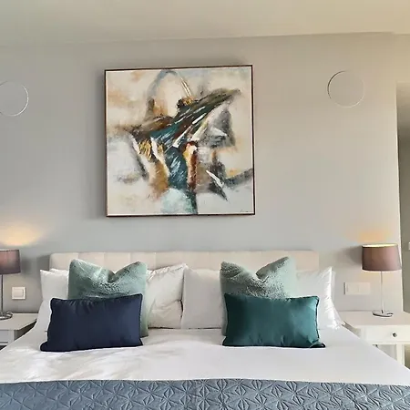 Apartment Stunning 2-bedroom Duplex Penthouse In El Paraiso, *